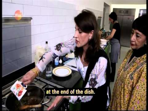Jaffrey - Madhur Jaffrey explores the distinctly different cuisine of Pakistan with its meat based culture and how it has developed this Curry Nation, Britain - A grou...