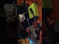 Tengo una guitarra increible. Como no sé tocarla, disfruto que lo hagan mis amigos. Y me manden videitos... http://t.co/52Rm1pc2