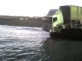 camion casi cae al canal de chacao chiloe chile camion casi cae al canal de chacao chiloe chile