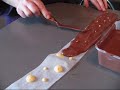 How To ... make a chocolate collar for a cake