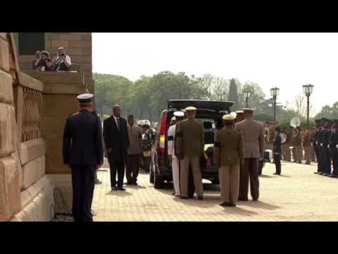 Raw: Mandela's Body Brought to Pretoria