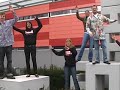 hier sehen wir dj �tzi und dj bobo in aktion - schaut euch das video nochmal in ruhe an :)