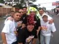 Salvadoreños saludan a compatriotas en el extranjero, durante el 51o. Carnaval de San Miguel V
