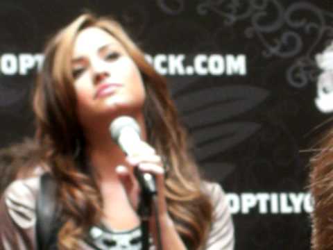 Demi Lovato Live At Shop Till You Rock Demi Lovato Live At Shop Till You Rock
