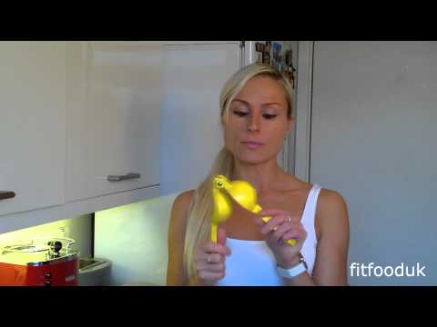 how to use a lemon squeezer