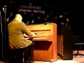 Jacek Sulkowski gra motyw z ?Pegaza Jacek Sulkowski gra motyw z ?Pegaza