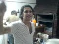 Pablo y el tati se hacen los Barman, pero parecen verduleros.