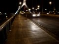 Sevilla: cruzando el Guadalquivir (de noche)