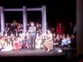 Sutton-Foster-on-pla