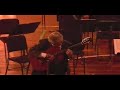 sonata de antonio lauro 1er mov.


el maestro leopoldo igarza realiza estudios con los maestros raul borges, manuel e. perez diaz y vicente emilio sojo en venezuela y regino sainz de la maza en el real conservatorio superior de musica de madrid.
obtiene de manos del maestro antonio lauro el grado de maestro compositor siendo casualmente un guitarrista el unico graduado en este campo con tan insigne maestro universal.
igarza ha forjado una solida escuela guitarristica en venezuela,la cual se basa en el pensamiento logico y correcto de cada movimiento en favor de la interpretacion musical y la expresion,asi como un analisis profundo de las obras en favor de la tecnica.sus discipulos,reconocidos por el alto nivel alcanzado,han sido merecedores de reconocimiento y premios nacionales e internacionales los cuales reafirman la figura de igarza como el mas representativo formador de guitarristas del pais.ha sido jurado de los concursos de mayor renombre a nivel nacional como el concurso 