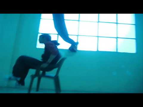 Hazael saltando con silla!