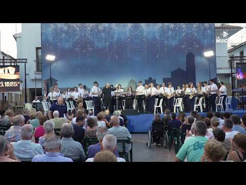 La Unió Musical La Nucia cumplió 45 años con su concierto en la plaça Major
