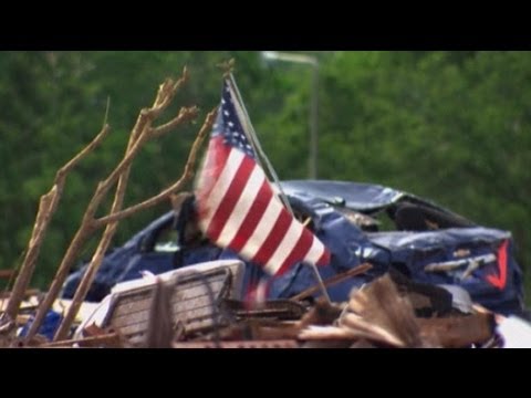 Oklahoma residents return to ruined homes after tornado