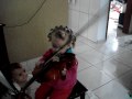 glorinka hraje na housle 2 roky a 1 mesic