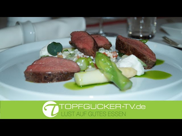 Rücken vom Thüringer Rehbock an Spargelsalat und Petersilienöl Rücken vom Thüringer Rehbock an Spargelsalat und Petersilienöl