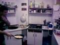 videos de APP120 podajanje palacinke