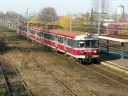Pociąg osobowy nr 66121 Kraków Główny - Krynica odjeżdża ze stacji Kraków Bieżanów.