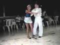 niños bailado salsa colombiana