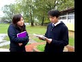Ruth Acuña and Francisco Jerez act out this dialogue.