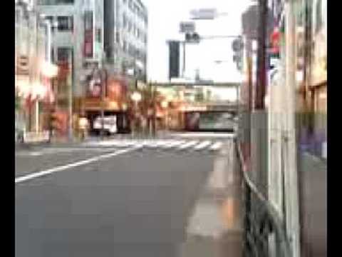 新大久保駅を通る西武新宿線 (video003.3gp)