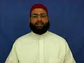 allah ta^ala dit ce qui signifie : � celui qui prend autre chose que l'islam pour religion, elle ne sera pas accept�e de sa part et il fera partie des perdants au jour du jugement �. allah ta^ala dit ce qui signifie : � certes, la religion que allah agr�e, c'est l'islam �. lislam est un mot arabe qui signifie la soumission. donc la religion de lislam cest la soumission � la loi divine. que l'on sache que le minimum de l'islam, c'est de t�moigner qu'il n'est de dieu que dieu et que mouhammad est le messager de dieu et que le minimum de la foi, c'est de croire par son c?ur au sens de ces deux t�moignages. voil� le minimum par lequel a lieu la pr�servation et la sauvegarde du s�jour �ternel en enfer. d'autre part, la prononciation des deux t�moignages n'est pas agr��e selon le jugement de  allah sans la croyance par le c?ur. et la croyance par le c?ur n'est pas agr��e selon le jugement de allah sans la prononciation des deux t�moignages. par cons�quent, celui qui est croyant selon le jugement de allah est �galement musulman, et celui qui est musulman selon le jugement de allah est �galement croyant. pour entrer en islam, que la personne dise en croyant � cela : � je t�moigne qu'il n'est de dieu que allah et je t�moigne que mouhammad est le messager de allah
