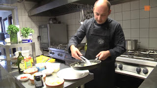 Zweifarbig gefüllte Ravioli Zweifarbig gefüllte Ravioli