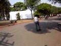 tate andando de skate