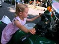 Kleines Kind auf Polizeimotorrad Kleines Kind auf Polizeimotorrad