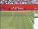 Nicolas Mahut plays an unbelievable dive