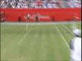 Nicolas Mahut plays an unbelievable dive