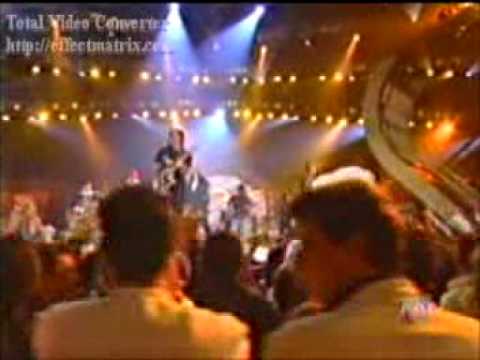 Juanes con Black Eyed Peas - La Paga