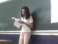 Lorena exponiendo
