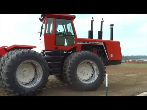 Allis - Allis-Chalmers models 8070, 4W-220 and 4W-305 (In video order) pulling at the 2013 Run of the Orange in Lynden, WA. This part of the show is a for fun part a...