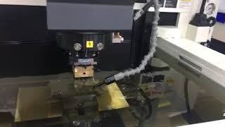 Máy gia công tia lửa điện