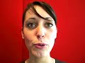 du sexe sur http://www.horizonentrepreneurs.fr ? parlons plut�t de sensualit� avec le jardin des dames, l'entreprise fond�e il y a un an et demi par roxane. loin d'avoir une vision triviale des relations intimes, roxane met en avant l'�veil et le plaisir des sens. voir, go�ter, sentir, toucher, �couter sont m�me les t�tes de chapitre de son site... pour que la relation sexuelle ne soit pas que m�canique. on y parle de gourmandise, de senteurs, de liens en satin... un pompon plume ou une poudre miel ambr� font oublier la vulgarit� parfois associ�e � l'�rotisme.

et plus le temps passe, plus le raffinement et les conseils prennent de la place. les sex-toys ont laiss� la place � la lingerie chic mais abordable, aux jeux coquins comme le chemin du plaisir ou aux menottes sensuelles et froufroutantes... les r�unions � domicile 