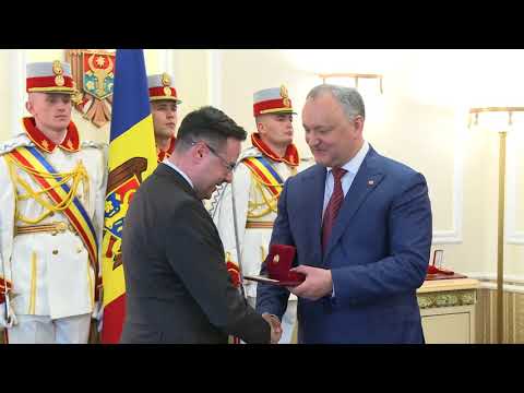 Președintele Igor Dodon a înmînat distincții de stat unui grup de cetățeni ai Republicii Moldova