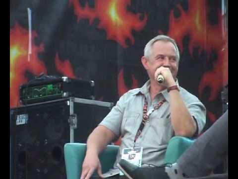 Marek Kondrat parodiuje Andrzeja Wajdę