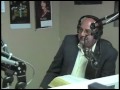 Pastor Carlos A. Montemayor probando a un maestro católico que el bautismo de niños es incorrecto.