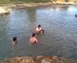 yo en el rio saltando kn la bici