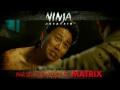 Sortie le 10 FEVRIER 2010 Un film de James mcteigue Raizo est l'un des assassins les plus dangereux au monde. Recueilli dans la rue, il a été entraîné à tuer par le clan OZUNU, une société secrète dont l'existence même est un mythe. Mais hanté par l'exécution sans pitié de son ami par son clan, Razio s'échappe... et disparait. Maintenant il attend, se préparant à sa revanche. A Berlin Mika Coretti, agent d'Europol, met à jour une affaire reliant des assassinats politiques à un réseau d'assassins intraçables venant d'Orient. Défiant les ordres de son supérieur, Ryan Maslow, Mika fouille dans les dossiers top secrets de son agence pour connaître la vérité sur ces meurtres. Par son enquête elle devient à son tour la cible et le clan Ozunu envoie une équipe d'assassins, dirigé par le redoutable Takeshi, pour la faire taire à jamais. Razio sauve Mika de ses assaillants, mais il sait que le clan n'arrêtera pas tant qu'ils ne seront pas éliminés... Fiche Film : www.studiocanal.com Site Officiel : www.ninja-lefilm.com