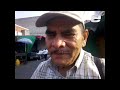 Un vaso fresco de leche de cabra en el centro de San Salvador