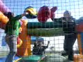 sandy y jessica poniendose un trense