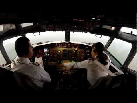 PILOT GIRL LANDING AT CANCUN INTERNATIONAL AIRPORT.... !! GO PRO