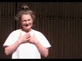 lorraine hunt in ich habe genug, bwv 82
muziekgebouw amsterdam, juni 2005
second part
bwv 82    ich habe genug
1. aria b
oboe, violino i/ii, viola, continuo   ich habe genug,
ich habe den heiland, das hoffen der frommen,
auf meine begierigen arme genommen;
ich habe genug!
       ich hab ihn erblickt,
       mein glaube hat jesum ans herze gedr�ckt;
       nun w�nsch ich, noch heute mit freuden
       von hinnen zu scheiden.
2. recitativo b
continuo   ich habe genug.
mein trost ist nur allein,
dass jesus mein und ich sein eigen m�chte sein.
im glauben halt ich ihn,
da seh ich auch mit simeon
die freude jenes lebens schon.
la�t uns mit diesem manne ziehn!
ach! m�chte mich von meines leibes ketten
der herr erretten;
ach! w�re doch mein abschied hier,
mit freuden sagt ich, welt, zu dir:
ich habe genug.
3. aria b
violino i/ii, viola, continuo   schlummert ein, ihr matten augen,
fallet sanft und selig zu!
       welt, ich bleibe nicht mehr hier,
       hab ich doch kein teil an dir,
       das der seele k�nnte taugen.
       hier muss ich das elend bauen,
       aber dort, dort werd ich schauen
       s��en friede, stille ruh.
4. recitativo b
organo   mein gott! wann k�mmt das sch�ne: nun!
da ich im friede fahren werde
und in dem sande k�hler erde
und dort bei dir im scho�e ruhn?
der abschied ist gemacht,
welt, gute nacht!
5. aria b
oboe, violino i/ii, viola, continuo   ich freue mich auf meinen tod,
ach, h�tt er sich schon eingefunden.
       da entkomm ich aller not,
       die mich noch auf der welt gebunden.