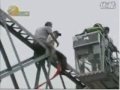 China bridge jumper 'gets a push' 1
