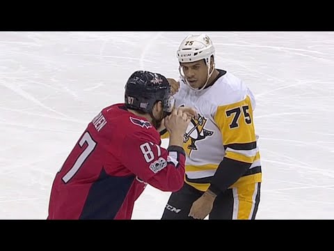 Video: Penguins' Ryan Reaves rains down haymakers on Capitals' Liam O’Brien