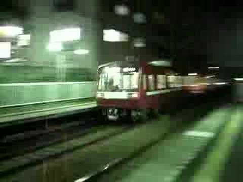 京急2000形快特と2100形ウィング号