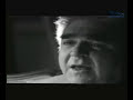 Πασχάλης Τερζής - Άστατος Στίχοι: Ελένη ΓιαννατσούλιαΜουσική: ΦοίβοςΠρώτη εκτέλεση: Πασχάλης ΤερζήςΣ' το 'χω πει και θα σ' το πω και άλλες δέκα:δεν υπήρξα εγώ πιστός σε μια γυναίκα.Δίχως παρεξήγησησου 'χω κάνει εξήγηση,έτσι συνεχίζουμεή αλλιώς χωρίζουμε.Είμαι άστατος πολύκι όπου θέλω θα πηγαίνω.Μην κολλάς σ' ένα φιλί,σε μια αγάπη εγώ δεν μένω.Είμαι άστατος πολύ,από δω κι εκεί γυρνάω.Μην κολλάς σ' ένα φιλίγιατί εύκολα ξεχνάω.Η καρδιά μου μόνο μια δεν αγαπάει,άμα θέλεις μείνε εδώ και όσο πάει.Μ' άρεσες και σ' άρεσαμα σ' το ξεκαθάρισα,ζεις με ό,τι νοιώσαμεή αλλιώς τελειώσαμε.