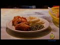 إنسان يعيش مع حيوانات مفترسة