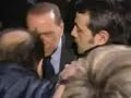 BERLUSCONI AGGREDITO,IL LANCIO DELLA STATUA SUL VOLTO